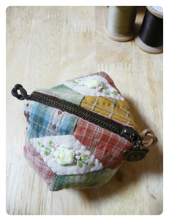 Purse Patchwork embroidered ribbons. Простой Кошелек пэтчворк с вышивкой лентами