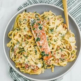 A Taste of Tuscany: Savory Tuscan Salmon Pasta Delights the Palate