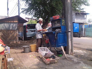 Rujak Buah Jalan Gereja Tugu Semper