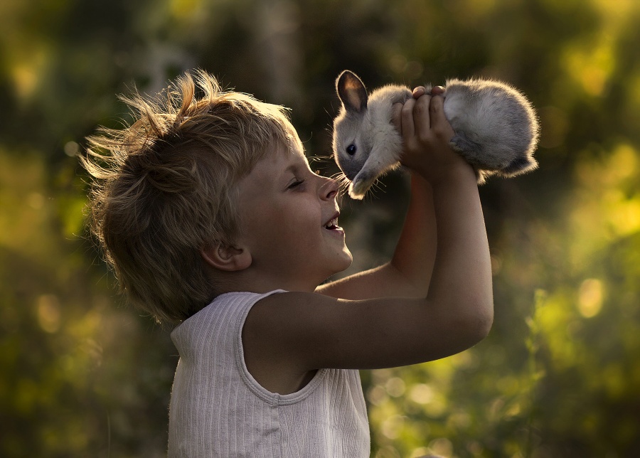 30 happy children from around the world who just love to play