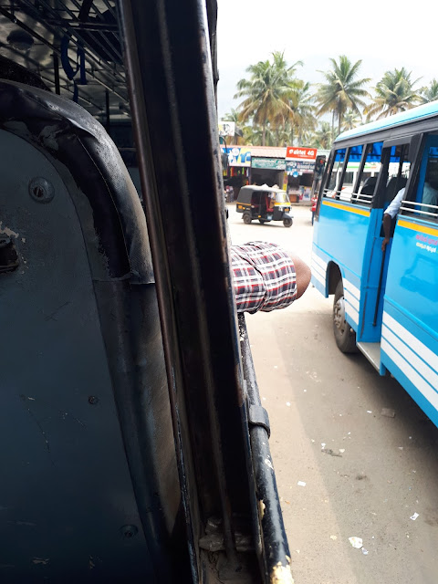 Bus sans vitre en Inde