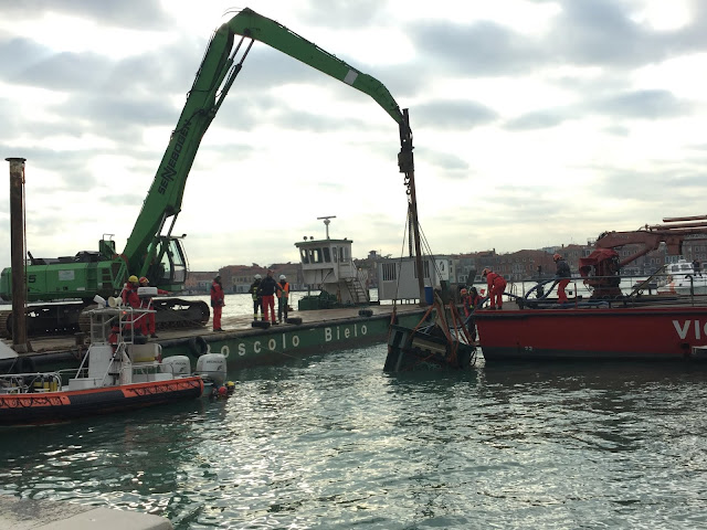 Walter's edicola emerges from the Giudecca Canal - Photo: Cat Bauer