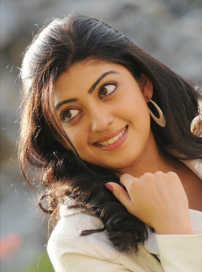 pranitha new , pranitha spicy latest photos