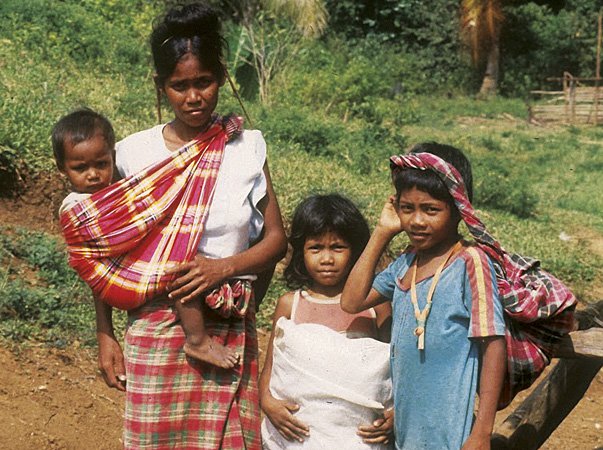 Tagbanwa mother and children