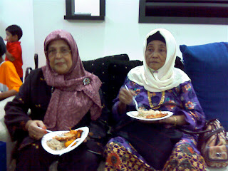 Mom On The Left, Cik On The Right