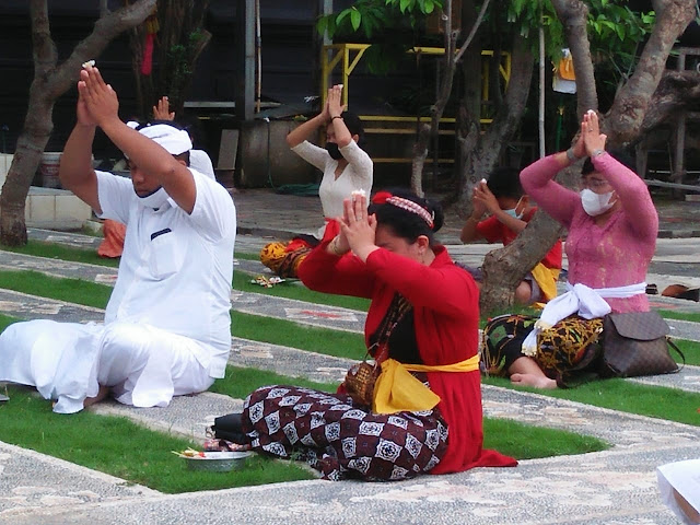 Pawang Hujan Dalam Perspektif Sosiokultur Dan Religius Magic Indonesia