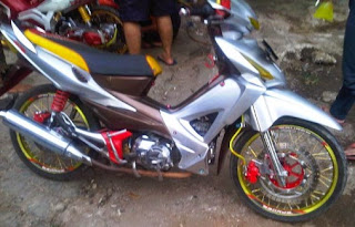 modifikasi motor revo keren