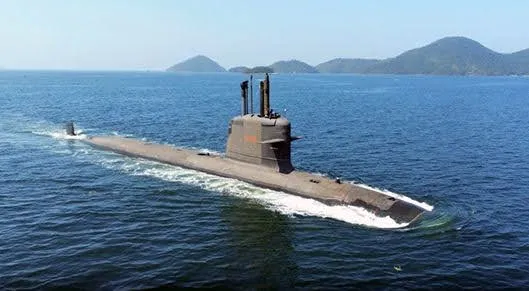 Submarino Riachuelo en sus pruebas de mar (Marihna Brasil).