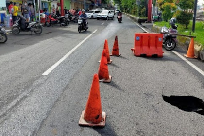 Jalan di kawasan pantai Losari ambles 1 warga terperosok