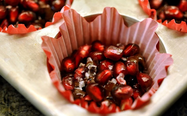 Pomegranate & Dark Chocolate Bites #chocolate #desserts