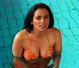 swetha menon in bikini, swetha menon hot boobs