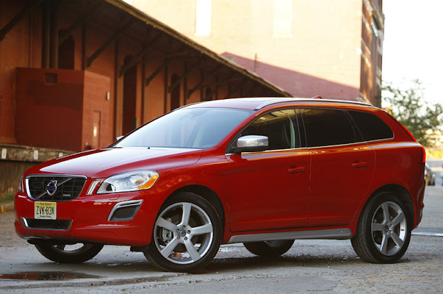 2011 volvo xc60 r design front side view 2011 Volvo XC60 R Design