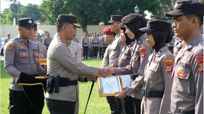 Kapolda DIY Berikan Penghargaan kepada 10 Personel yang Berprestasi