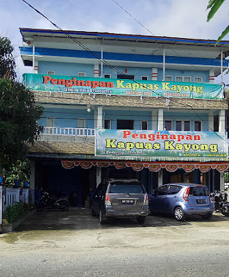 ruang parkir di Penginapan Kapuas Kayong foto