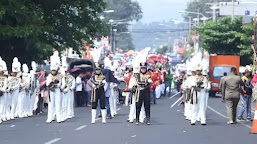 Ribuan Warga Bandar Lampung Tumpah Ruah Saksikan Pawai Budaya, Marching Band dan Kendaraan Hias