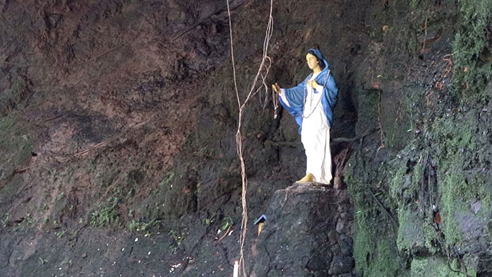 Foto Bunda Maria di Gua Maria