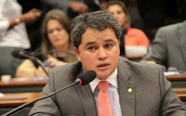 Efraim Filho crítica Governo Federal por cortar 5,6 bi do Programa Minha Casa, Minha Vida