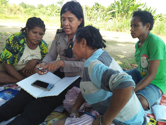 Mace Polwan Jayapura Ajar Mama-Mama Papua Gerakan Baca Tulis "Gabus"