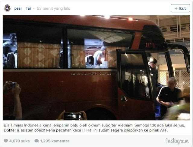 Breaking News: Suporter Vietnam Lempari Bus Timnas Indonesia Dengan Batu