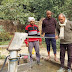 Ghazipur: करंडा ब्लाक के मानिकपुर कलां गांव में हैंडपंप से निकल रहा खनिज तेल युक्त पानी