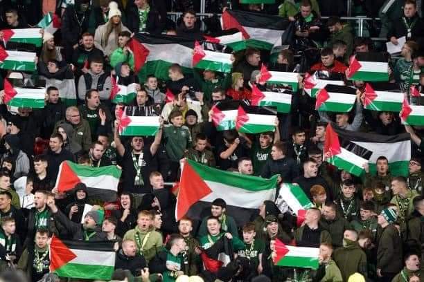 جماهير سيلتك الإسكتلندي بأعلام فلسطين
