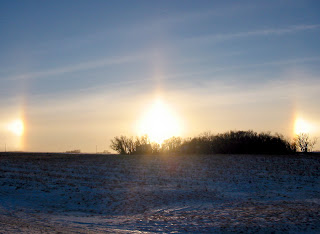 Sun dogs during sunset outside of New Ulm, Minnesota, United States –  Erik Axdahl CC-by-SA-2.5