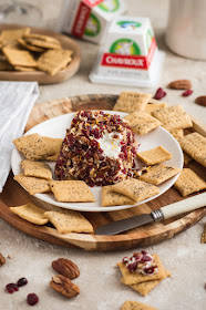 Pyramide de chèvre aux noix de pécan et cranberries