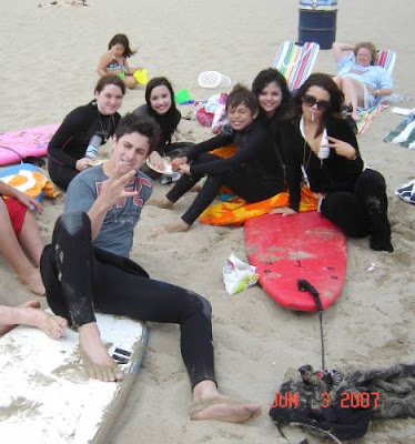 na praia com Selena Gomez David Henrie Dallas Lovato Jake T Austin e