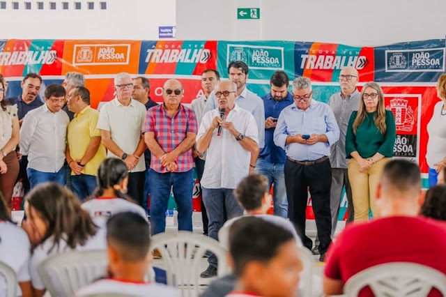 Cícero Lucena entrega reestruturação de escola no Grotão e autoriza troca da iluminação por LED na Penha