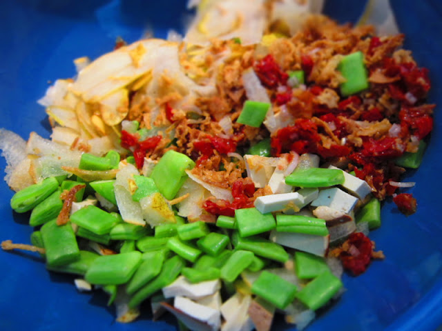 Vegetarian "Bohnen, Birnen und Speck" Salad