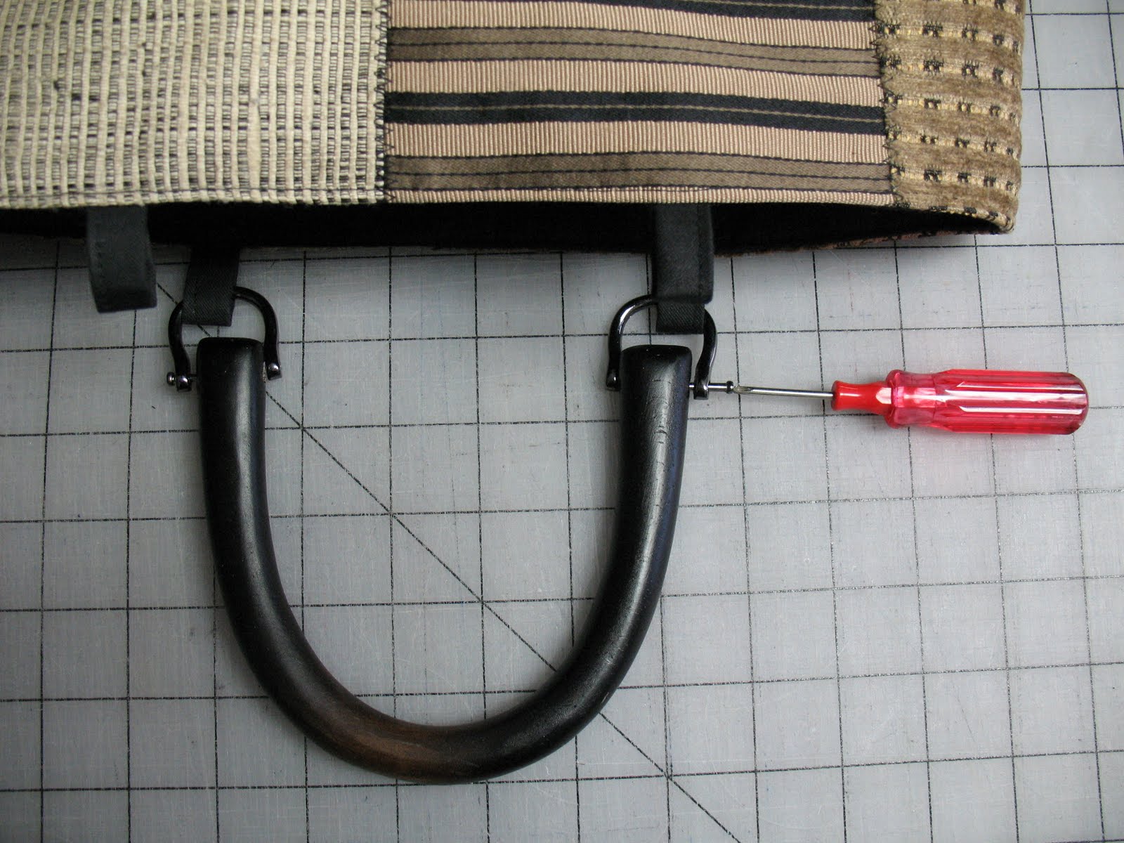 Small Decorator Bag. Free Tutorial and Pattern