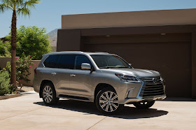 Front 3/4 view of the 2017 Lexus LX570