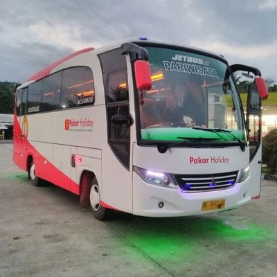 Sewa Bus Pariwisata di Pakar Holiday Bandung Terbaik