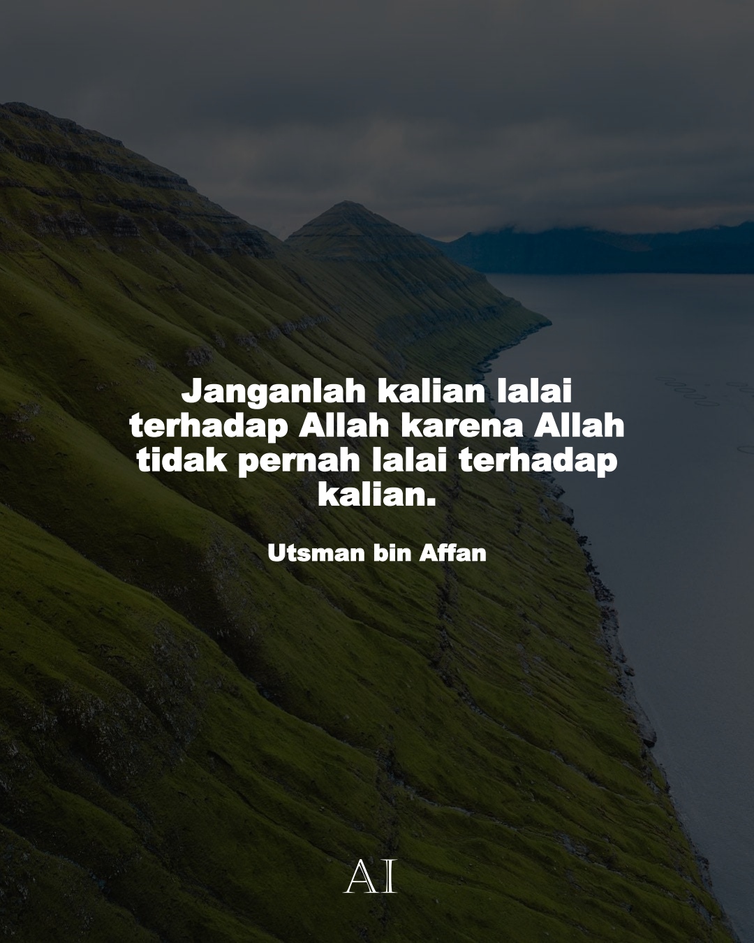 Wallpaper Kata Bijak Utsman bin Affan  (Janganlah kalian lalai terhadap Allah karena Allah tidak pernah lalai terhadap kalian.)