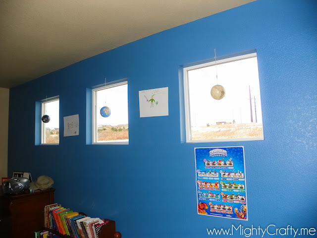 Boys room decorated with maps and globes from www.MightyCrafty.me