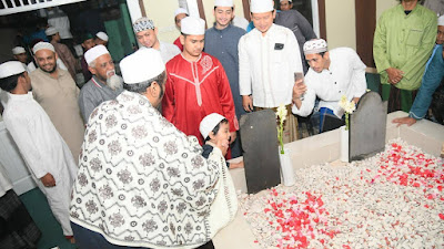 Keutamaan Menziarahi Makam Kedua Orang Tua