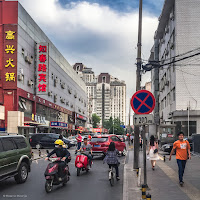 Busy street in Beijing (May 27, 2016)