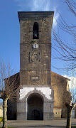 La torre campanario de la Iglesia de San Pedro de Solórzano.