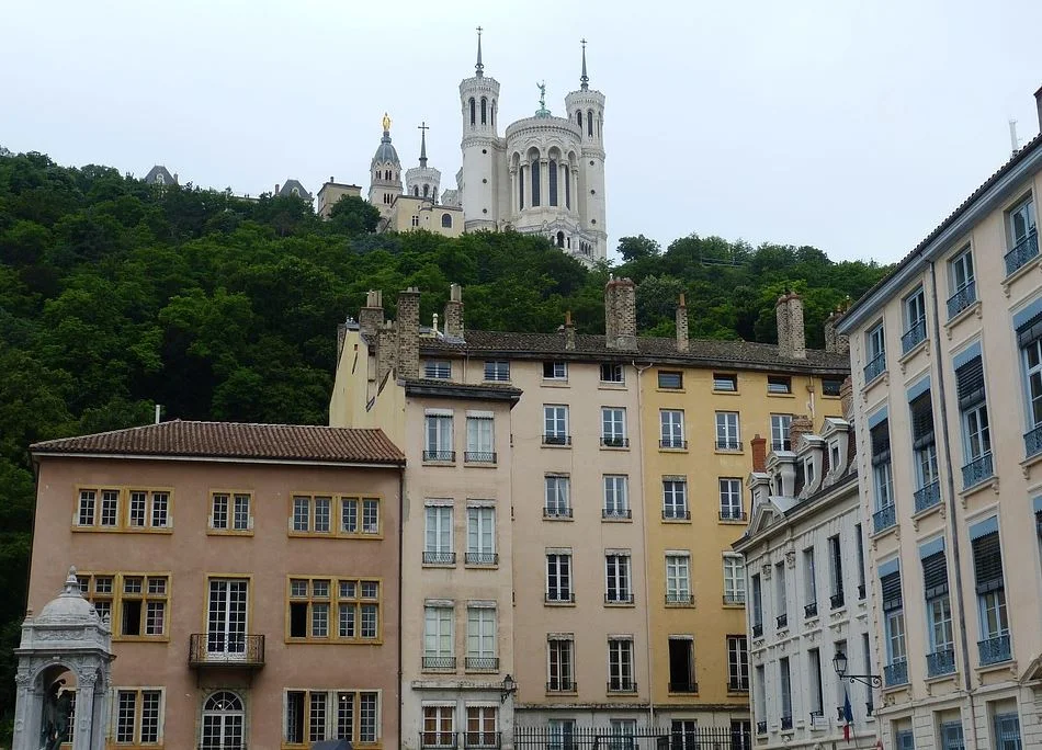 Place Saint-Jean dans le quartier du vieux-Lyon