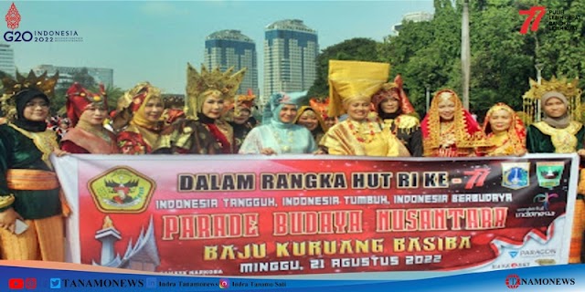 Parade Budaya Nusantara Baju Kuruang Basiba Tahun 2022 di Pelataran Monas