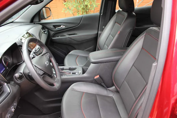 Novo Chevrolet Equinox RS 2022 - espaço dianteiro