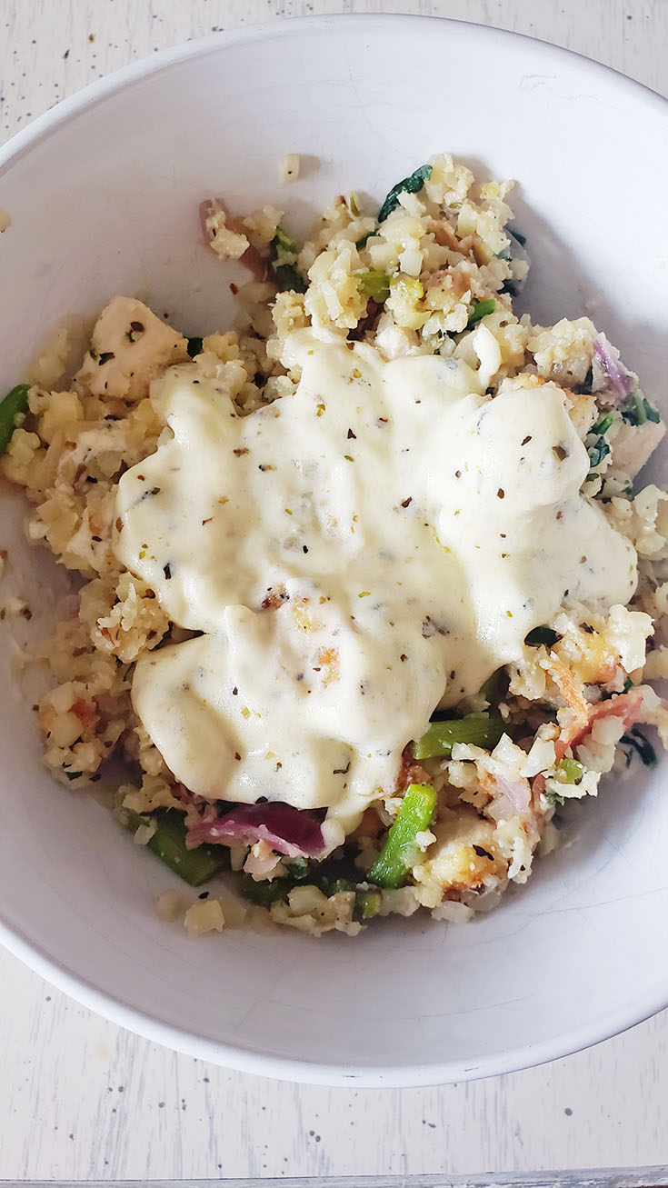 This creamy cauliflower and chicken alfredo bowl is what my healthy lifestyle was longing for. It's just the right amount of creamy cheesy goodness with so much healthiness packed into it.