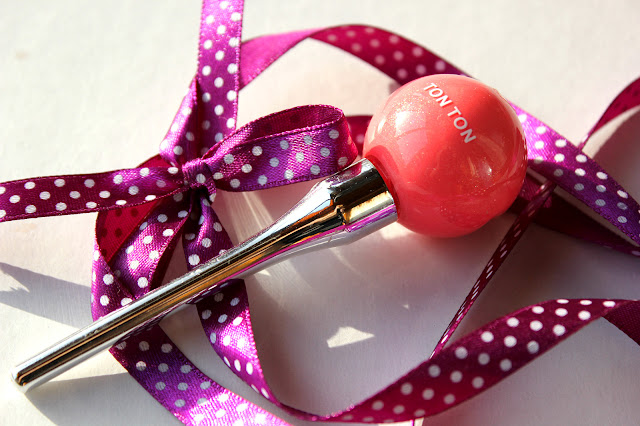 Отзыв: Бюджетно. Мини-блеск для губ из интернет-магазина BornPrettyStore. - Mini Lollipop Design Moist Plump Lip Gloss Lip Tint.