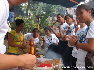 nursing students eating