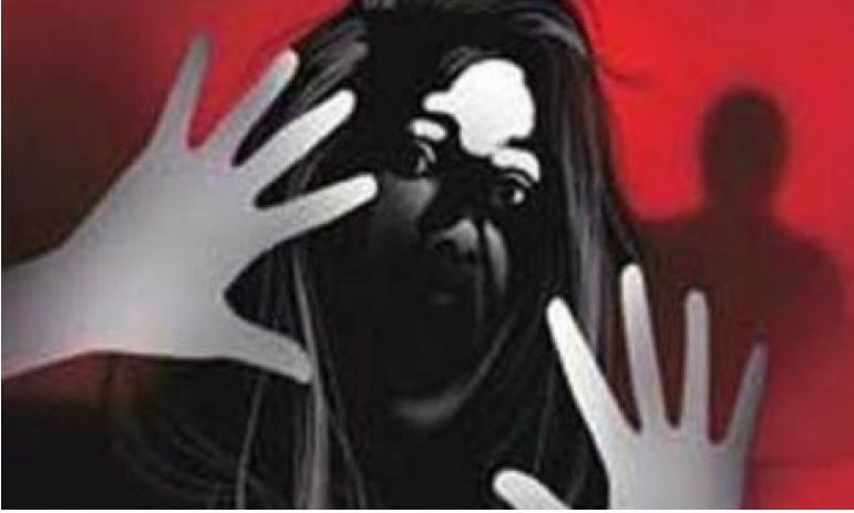  नाबालिक से बलात्कार के बाद की हत्या ,आत्म हत्या दिखने के लिए पेड़ से लटकाया लाश 