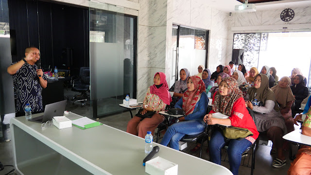 Rumah BUMN Bukit Asam Gelar Pelatihan untuk Pengrajin Batik Kujur