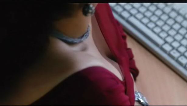 hot cleavage of tisca chopra,nude pics of tisca chopra,sexy boobs of tisca chopra