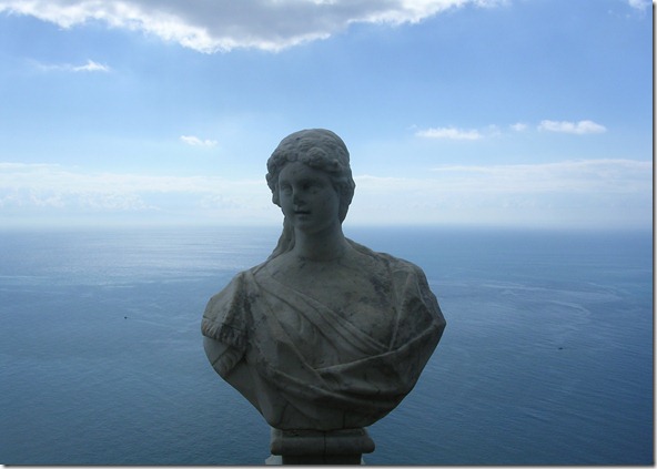 La realidad es como el horizonte marítimo, la imaginación es como sus profundidades 