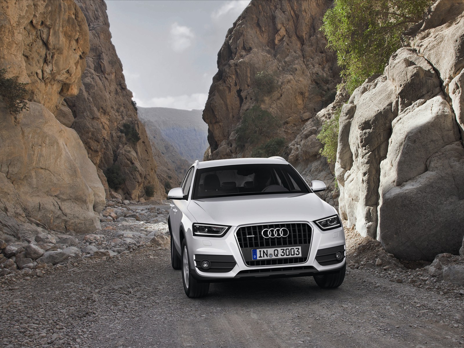 Car Pictures: Audi Q3 2012 Free desktop wallpapers backgrounds
