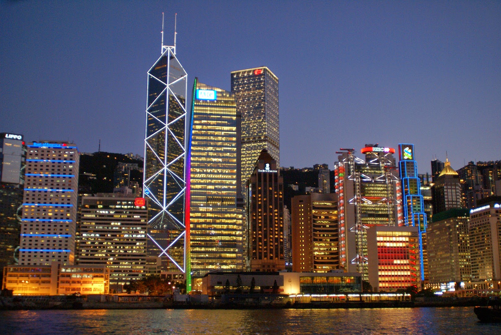 ve-may-bay-di-hong-kong